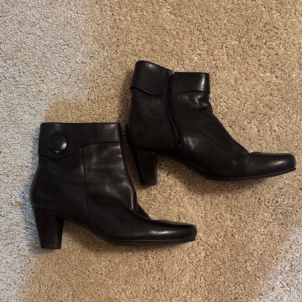 ECCO Elegant Black Ankle Boots
